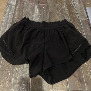 |BLACK LULULEMON HOTTY HOT SHORT| size 8; length=2.5